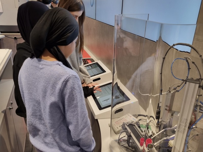 Besuch des Infotrucks der Metall – und Elektroindustrie