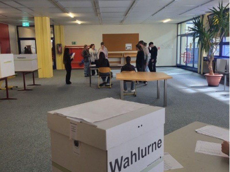 Die Klasse 9a organisiert die SMV-Wahl