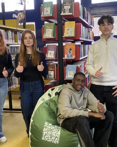 Sitzsack mit Stil: Unser neuer Leseplatz in der Sch&uuml;lerb&uuml;cherei