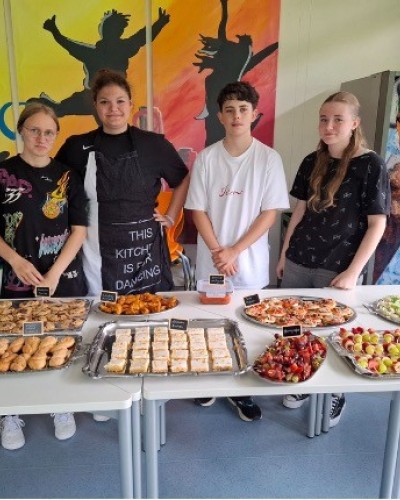 Klasse 8b kocht für einen guten Zweck