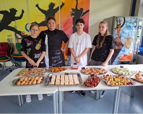 Klasse 8b kocht für einen guten Zweck