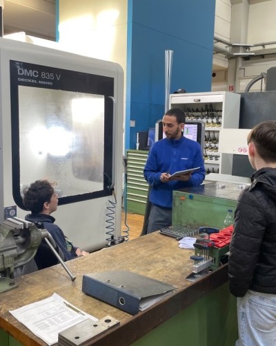 Alles in bester Form: 8 b ganz &bdquo;dicht&ldquo; an PFAFFs Hightech